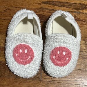 Toddler girl size 26-28 pink happy face slippers